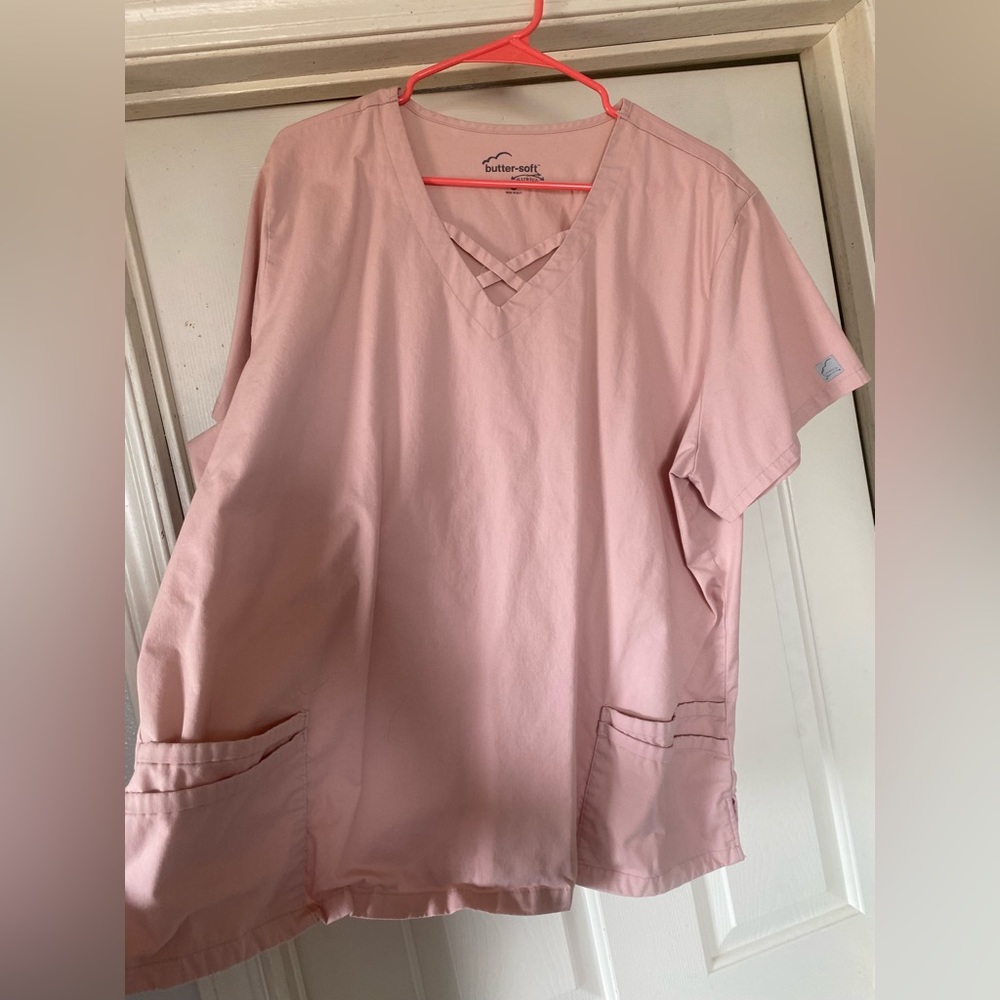 Size 2X scrub top.